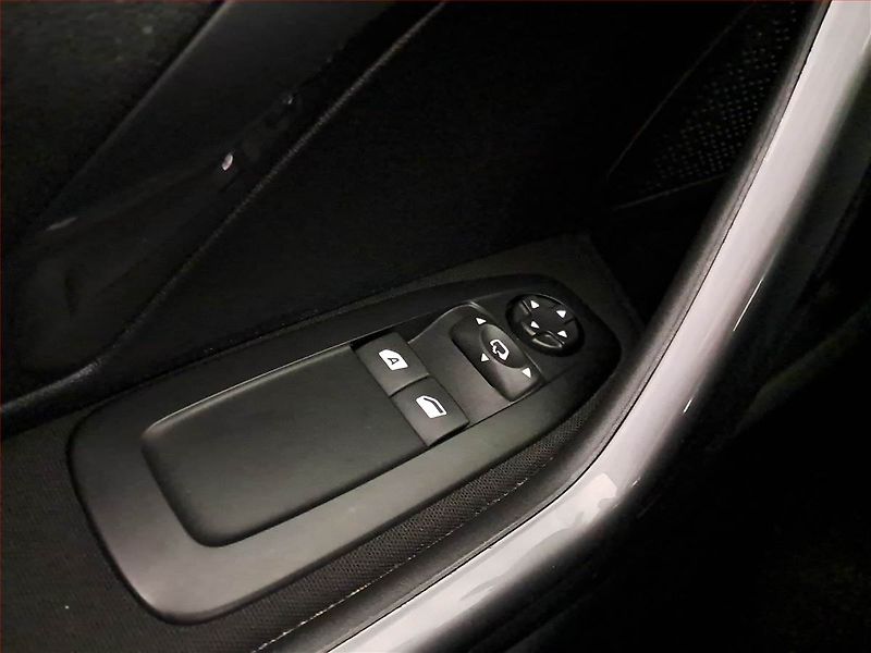 Peugeot 2008 (2019) 1.2 PureTech, Serv.kniha - fotka 17 z 19