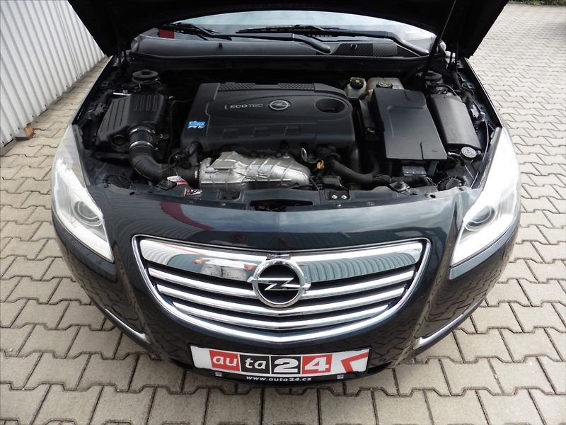 Opel Insignia 2,0   Cosmo Sports Tourer - fotka 11 z 16