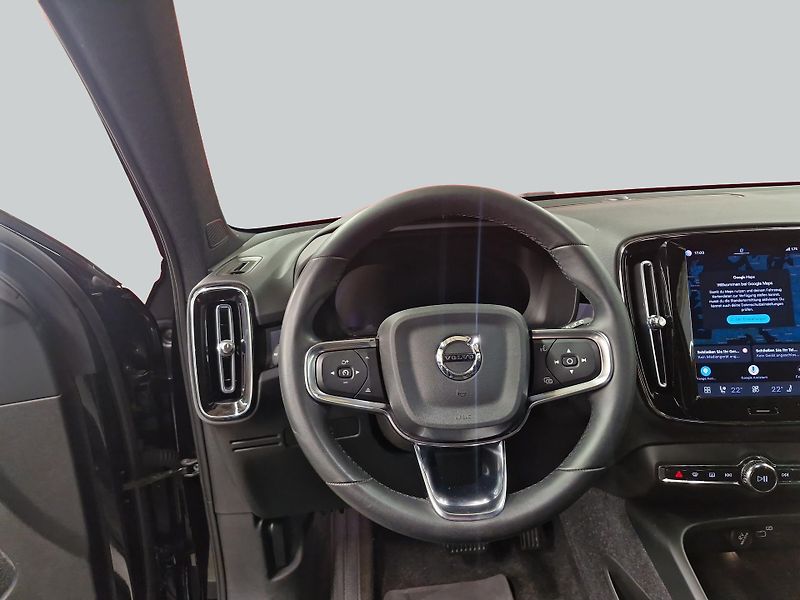 Volvo XC40 Recharge 69 kWh Plus - fotka 16 z 19
