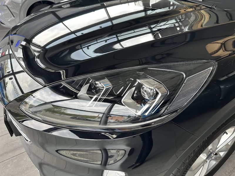 Ford Kuga Titanium X 2.5i HEV 190k aut - fotka 11 z 39