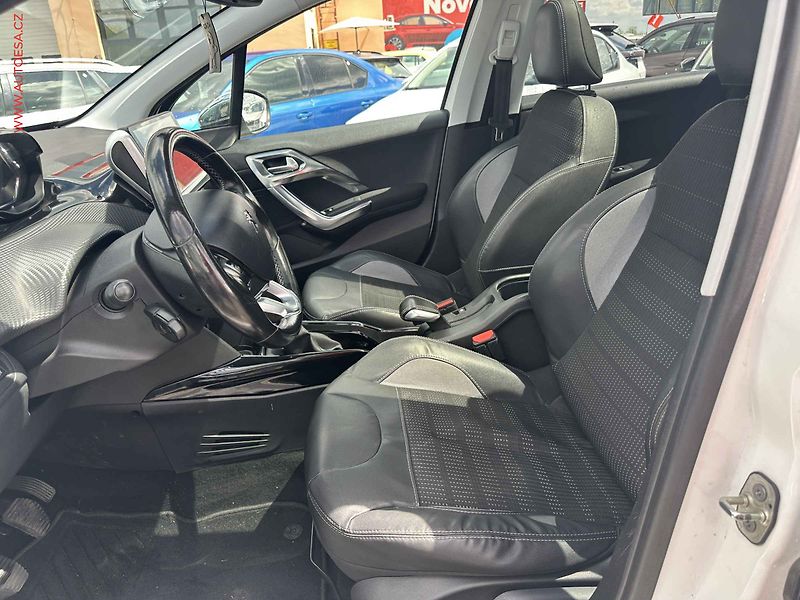 Peugeot 2008 (2015) 1.2PT, Panor,navi - fotka 9 z 17