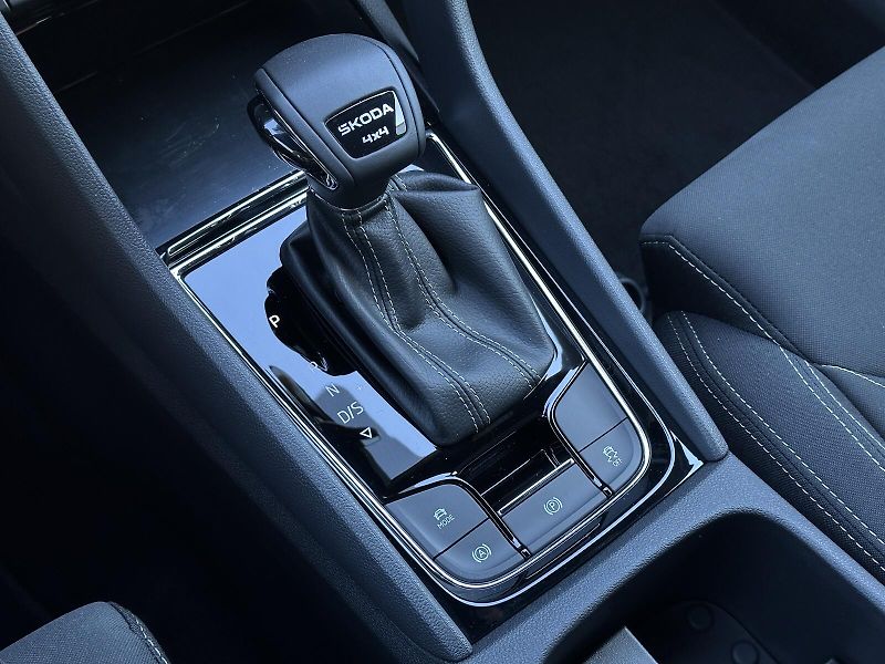 Škoda Karoq 2.0TDi 4x4 DSG 150PS Sportline - fotka 35 z 46