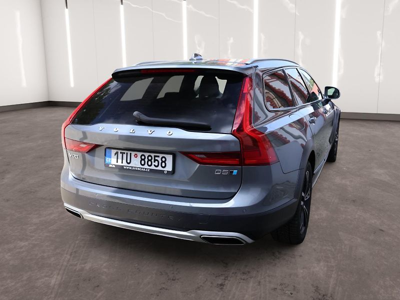 Volvo V90 (2018) D5 AWD Cross Country Pro - fotka 4 z 25