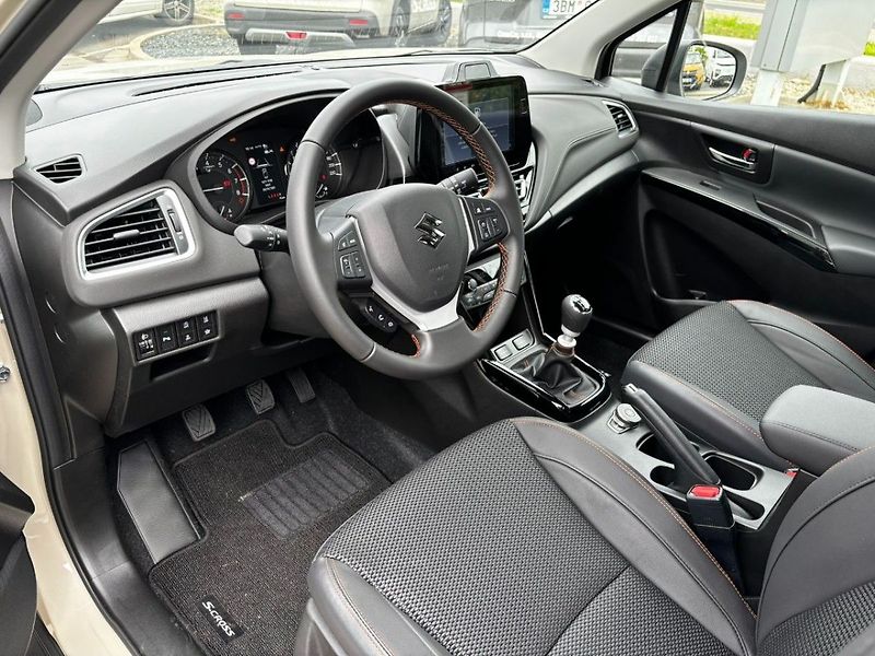 Suzuki S-Cross 4x4 Black Edition - fotka 10 z 10
