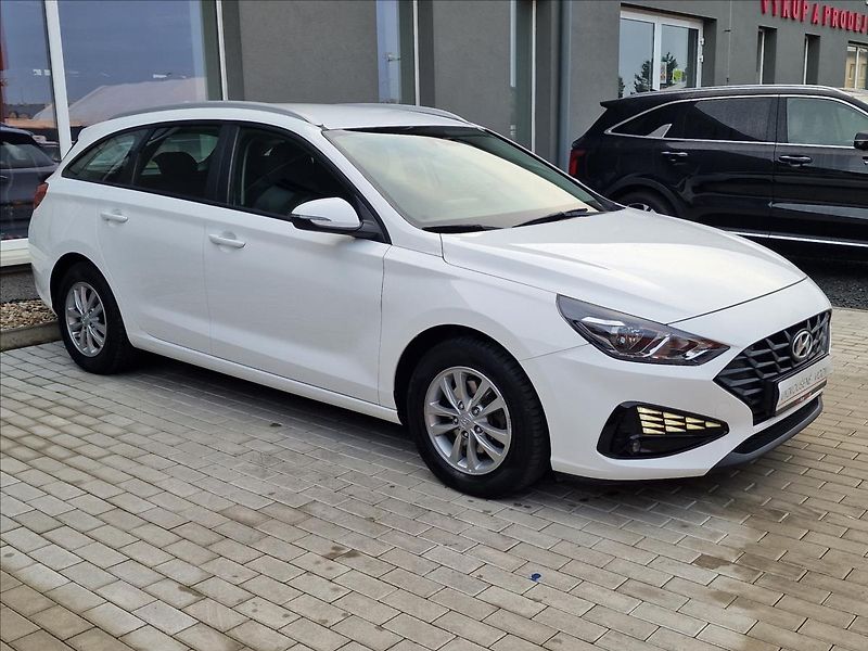 Hyundai i30 1.6 CRDi Comfort,ČR,1.Majitel - fotka 2 z 49
