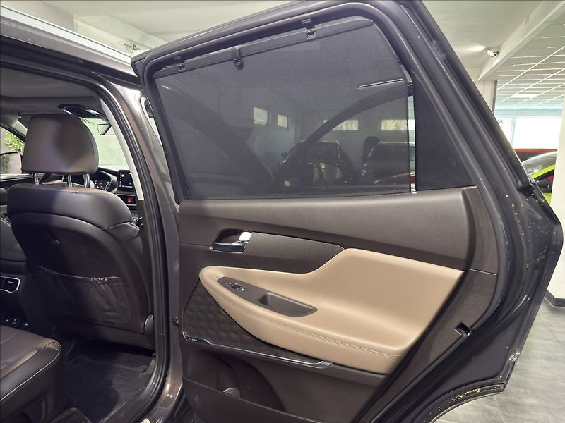 Hyundai Santa Fe 2,2   CRDI 4X4 PREMIUM 360 - fotka 28 z 37