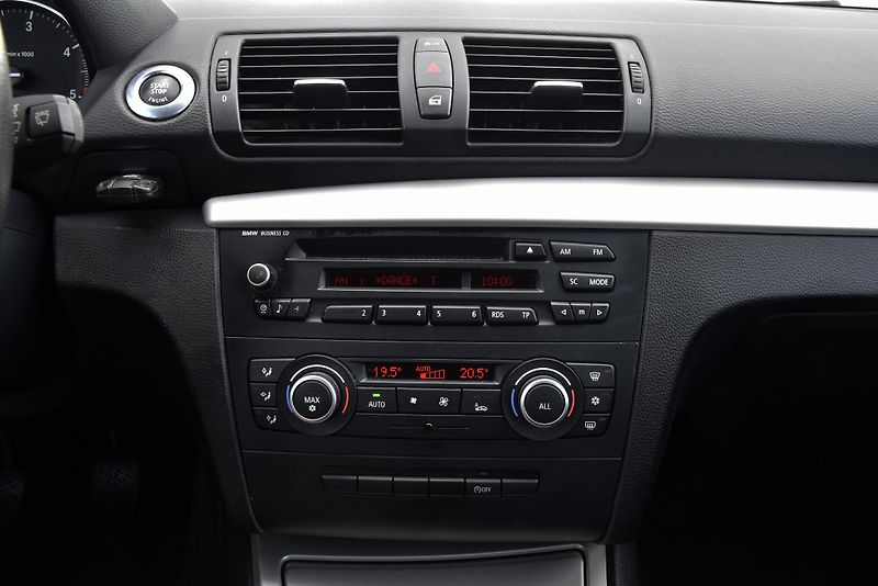 BMW Řada 1 120d 6st 130 kW, KLIMA, ALU - fotka 17 z 33