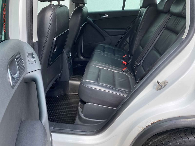 Volkswagen Tiguan (2010) 2.0 TDi 4x4, ČR, R-Line, DSG - fotka 10 z 18