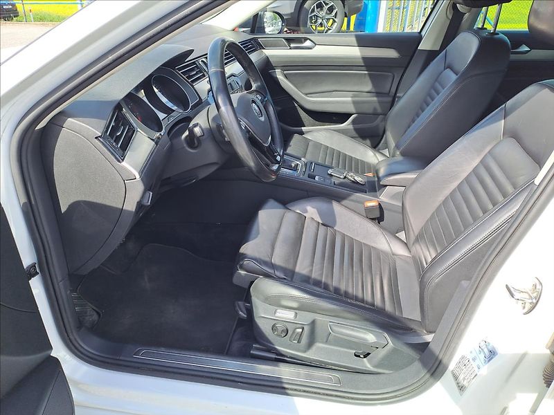 Volkswagen Passat 2,0 TSI 162 kW - fotka 5 z 17