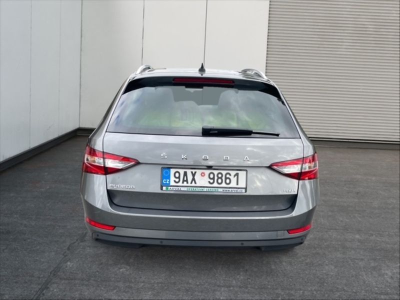 Škoda Superb 2,0 TDI 147 4x4 Style DSG - fotka 5 z 11
