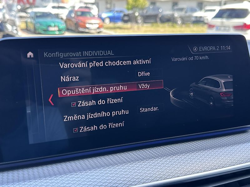 BMW Řada 5 530d xDrive Touring M-Sport - fotka 18 z 28