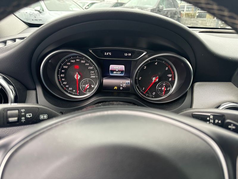 Mercedes-Benz GLA 200d 4MATIC - fotka 10 z 20