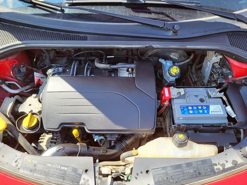 Renault Clio GRANDTOUR 1.2 i 16V ČR 1.majit - fotka 26 z 40