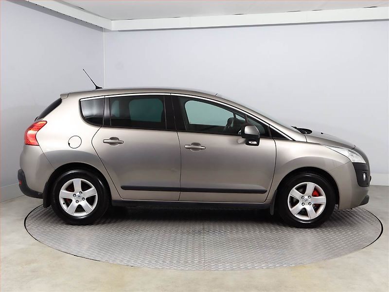Peugeot 3008 (2010) 1.6 HDi, Tempomat - fotka 6 z 12