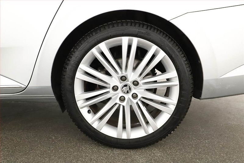 Škoda Superb (2023) Laurin&Klement 2.0 TDI - fotka 11 z 21