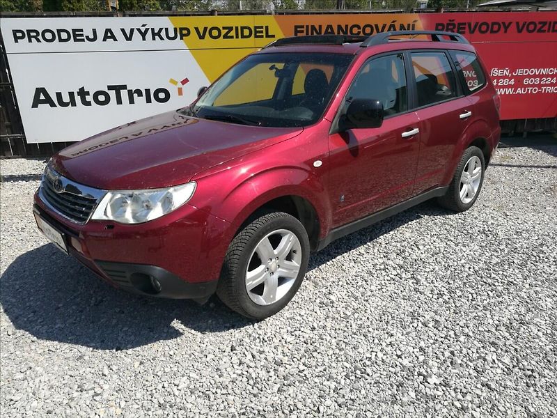 Subaru Forester 2,0 i 4x4 - fotka 1 z 17