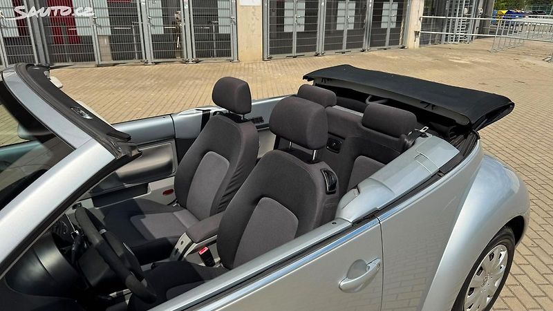 Volkswagen New Beetle (2003) 1.6i, 75kw Kabriolet - fotka 8 z 16