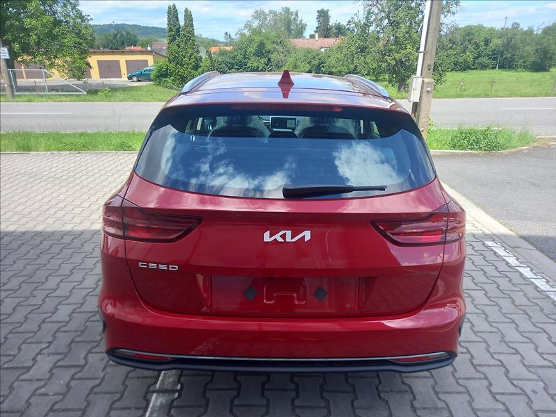 Kia Ceed 1,5 T-GDi SPIN 2025 - fotka 3 z 4