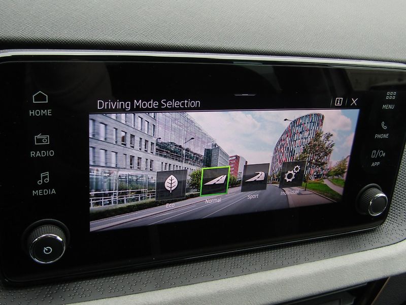 Škoda Kamiq (2026) Top Selection 1.0 TSI 85 kW DS - fotka 29 z 30