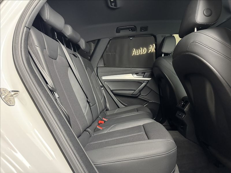 Audi Q5 2,0 TDi  Quattro S-Line Assist - fotka 14 z 50
