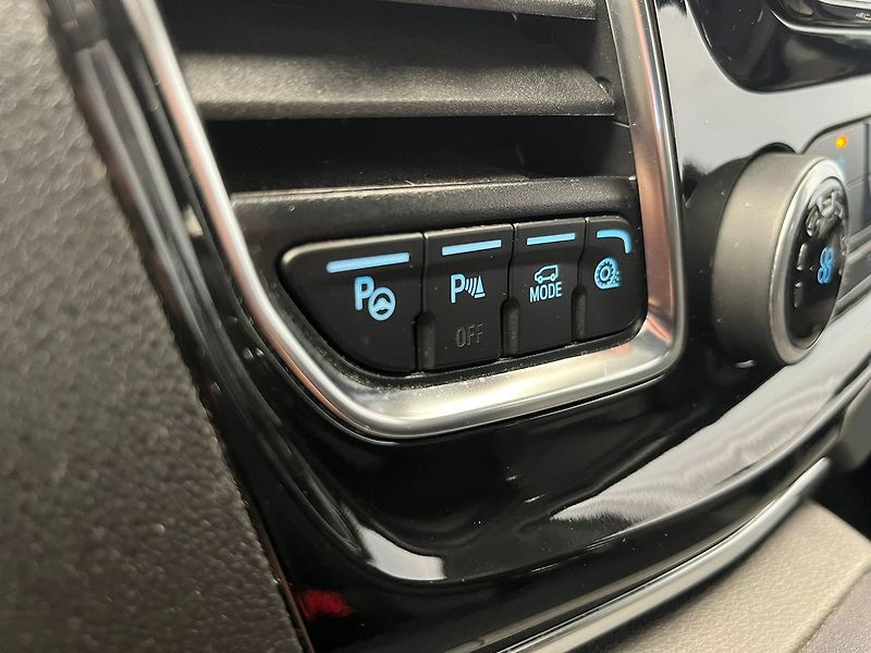 Ford Tourneo Custom 320 L2H1 Titanium 136 kW aut. - fotka 21 z 64