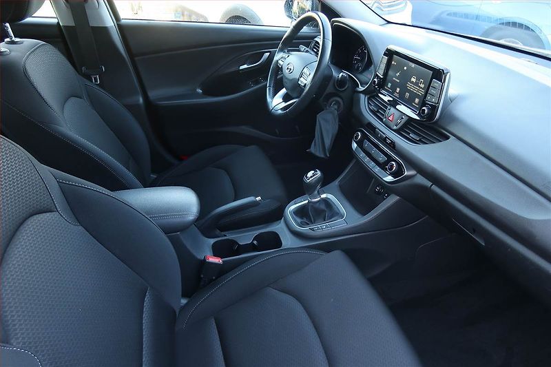 Hyundai i30 (2019) 1.4 T-GDI - fotka 9 z 17