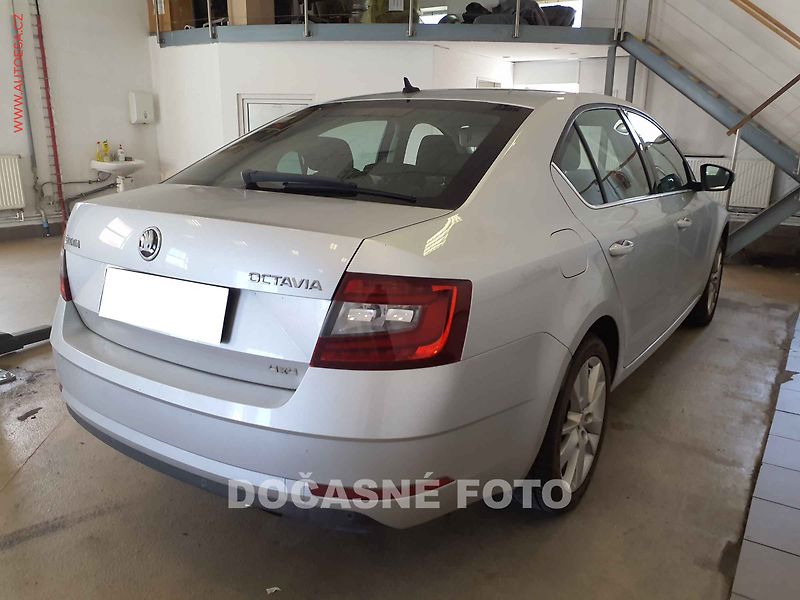 Škoda Octavia (2018) 2.0TDI 4x4, ČR, Style, navi - fotka 2 z 3