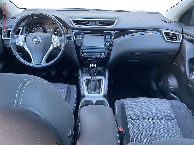 Nissan Qashqai (2016) 1.2 DiG-T, Acenta, kamera - fotka 8 z 18