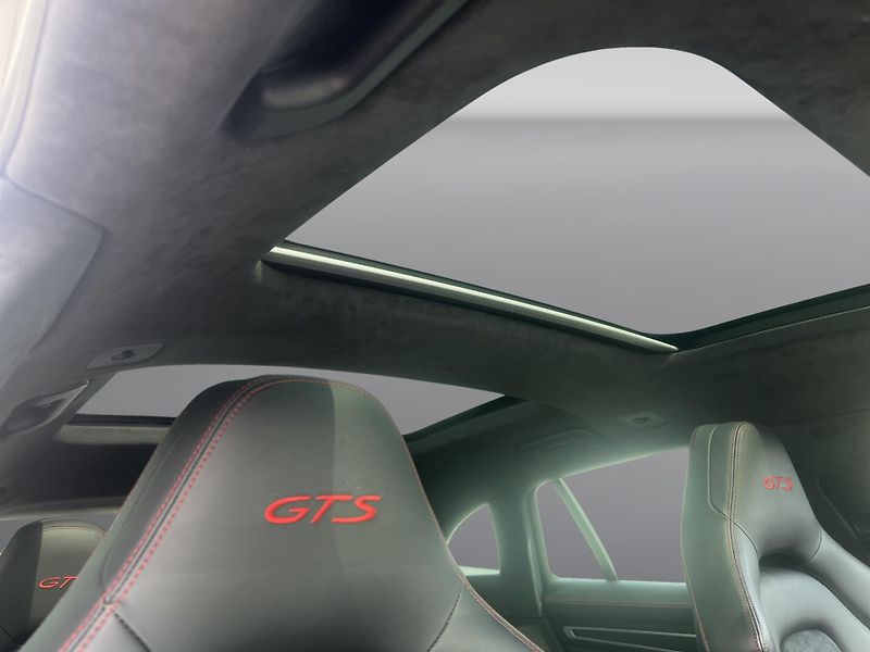 Porsche Panamera GTS - fotka 24 z 29