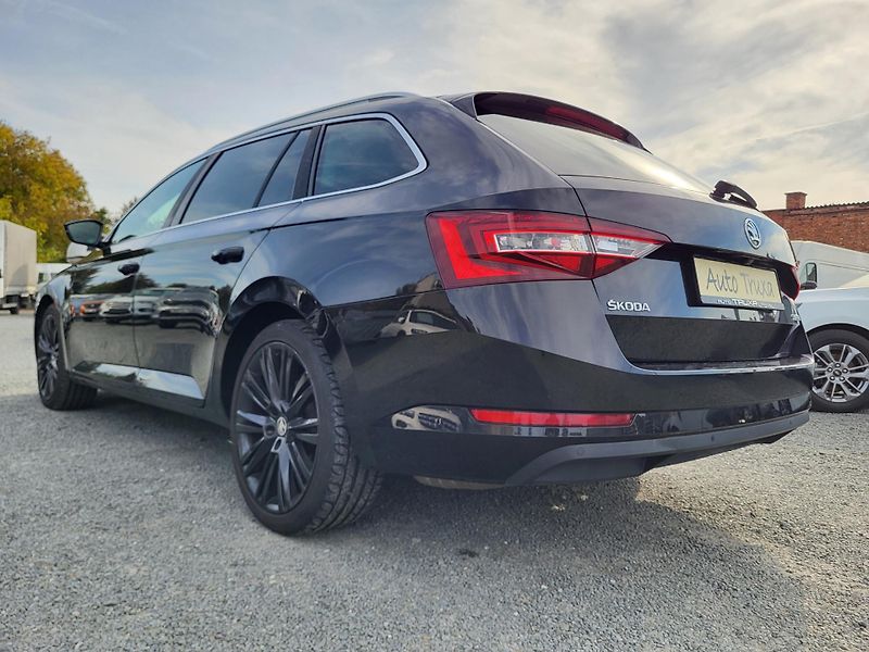 Škoda Superb 2.0 TSI 162kW DSG STYLE+ - fotka 42 z 48