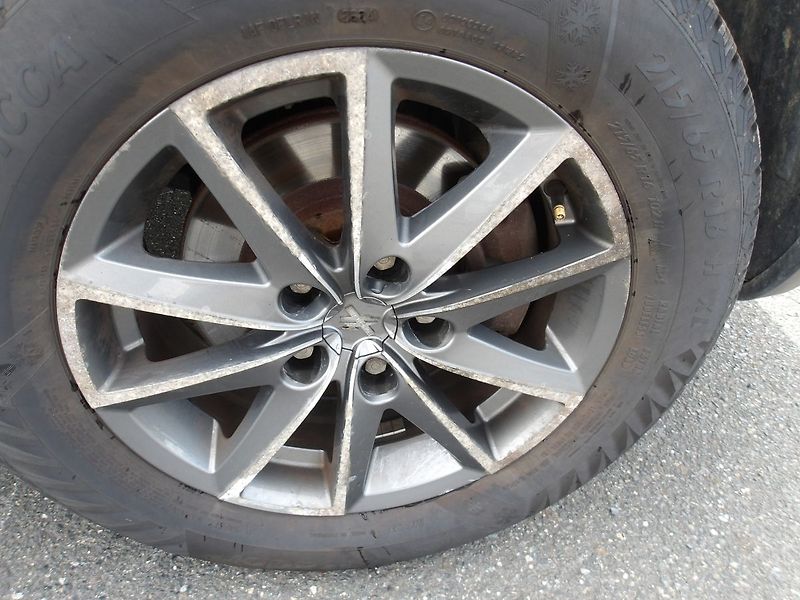 Nissan Qashqai (2009) 2,0i 104kW AUTOMAT !! - fotka 21 z 25