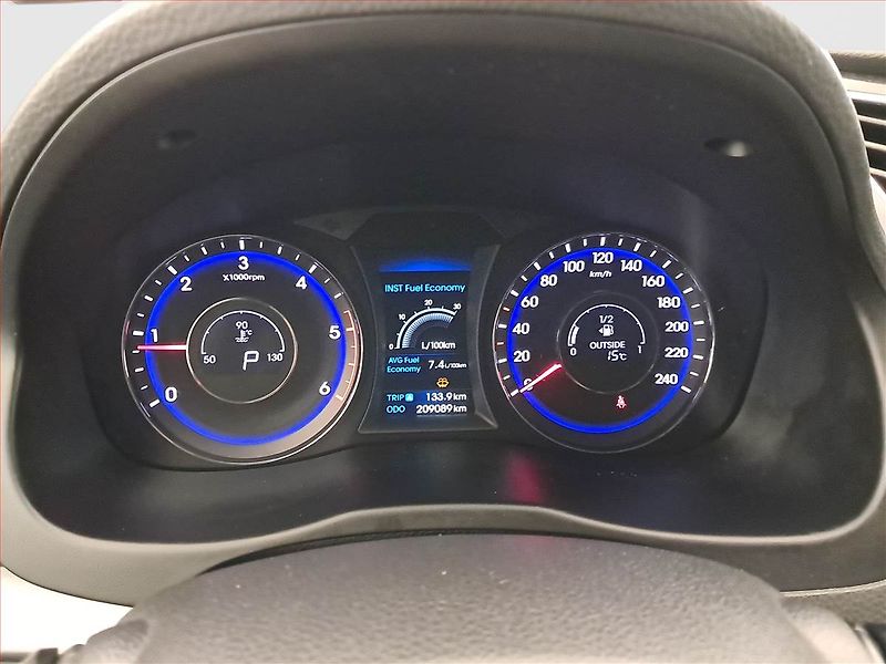 Hyundai i40 (2014) 1.7 CRDi, Automat, Serv.kniha - fotka 11 z 16