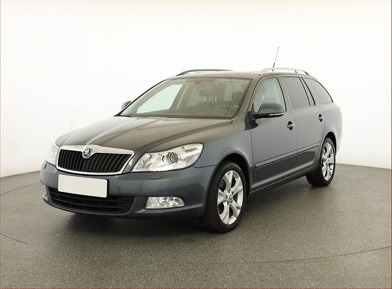 Škoda Octavia (2010) 1.6 TDI, Xenony, Tempomat - fotka 2 z 17