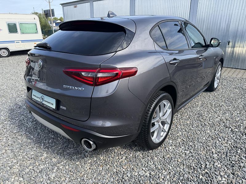 Alfa Romeo Stelvio 2.2JTDM Q4 4x4 210PS VELOCE 1A - fotka 11 z 167