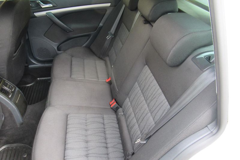 Škoda Octavia 1.6 TDi ELEGANCE AUT. KLIMA - fotka 17 z 20