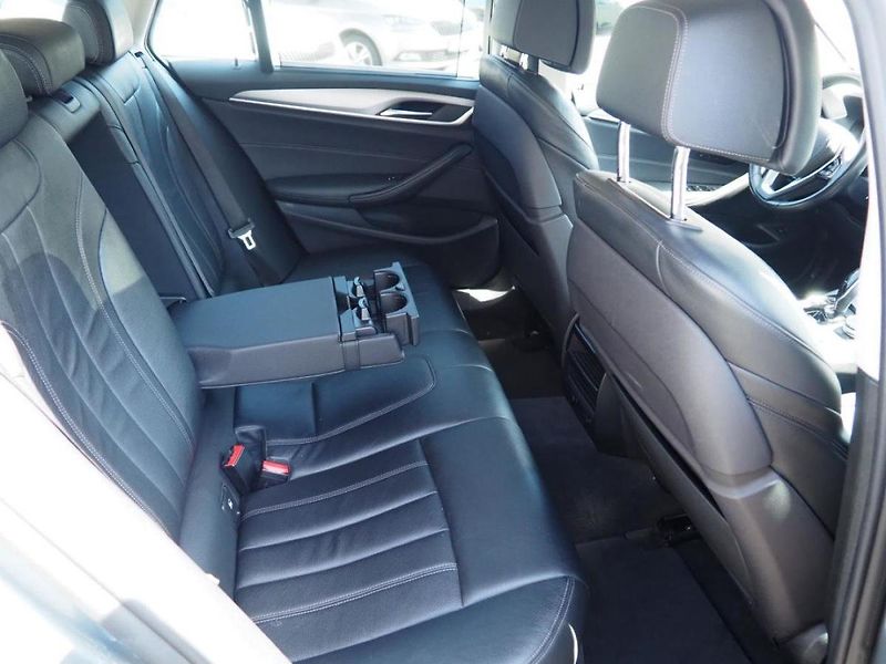 BMW Řada 5 (2018) 520d xDrive, HeadUp, Key - fotka 17 z 41