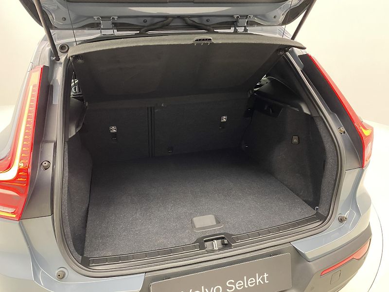 Volvo XC40 T2 KINETIC AUT - fotka 6 z 39