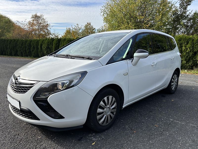 Opel Zafira (2016) 1.4 Turbo 103kw Serviska ČR - fotka 1 z 32