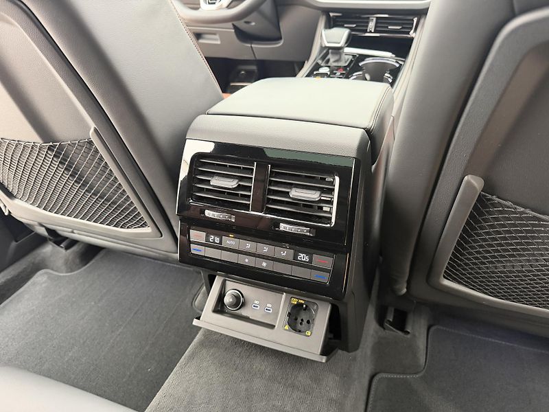 Volkswagen Touareg 3.0Tdi*210kw*1-MAJ*DPH*R-Line* - fotka 20 z 50