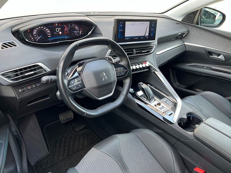 Peugeot 5008 (2021) 1.5HDi 96kW Allure+! Tažné! 7m - fotka 14 z 46