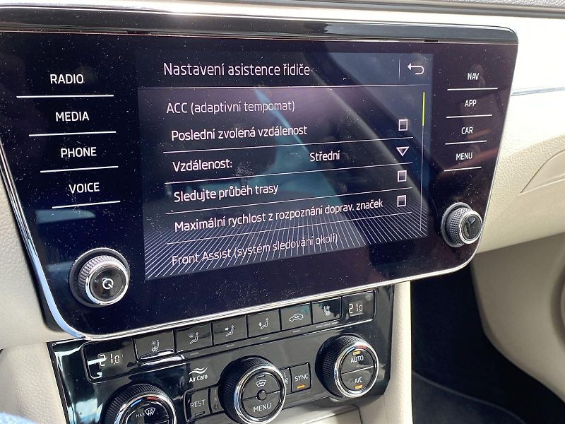 Škoda Superb (2020) 2.0 TSI DSG L&K - fotka 19 z 38