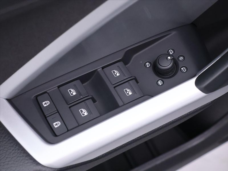 Audi Q3 1,5 35 TFSI S tronic S line CZ - fotka 17 z 36