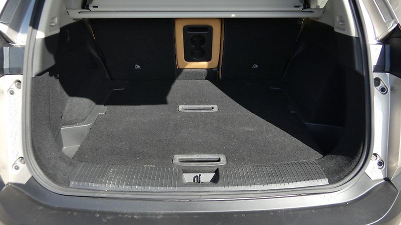 Nissan X-Trail e-POWER e-FORCE 4WD - 213 k TE - fotka 20 z 26