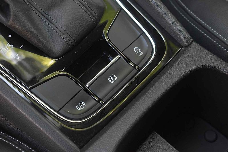 Škoda Karoq je úspěšná jako nový vůz i jako ojetina.