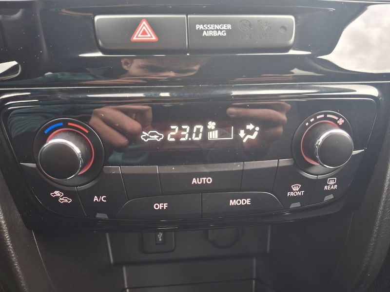 Suzuki Vitara (2024) Premium Hybrid Automat - fotka 29 z 35