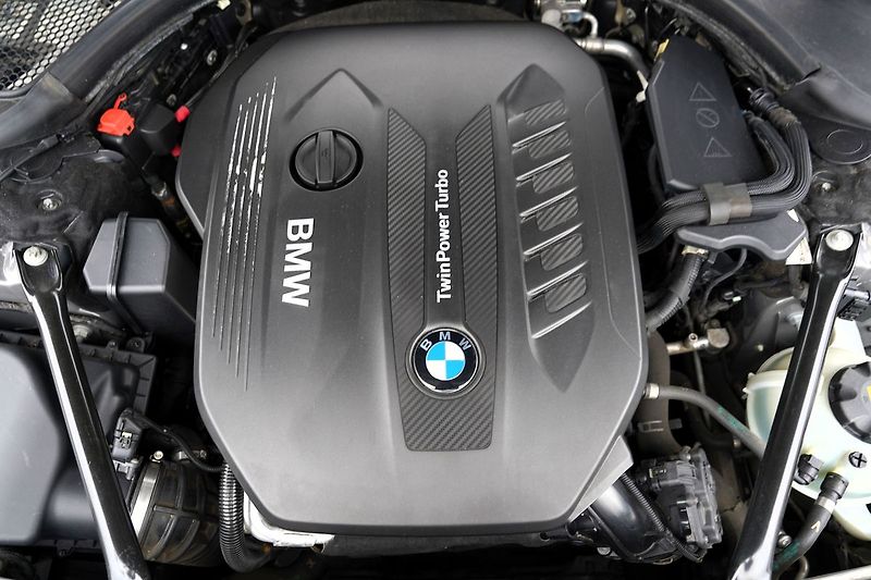 BMW Řada 7 730d xDrive/Mpaket/9AT/Lasery - fotka 10 z 47
