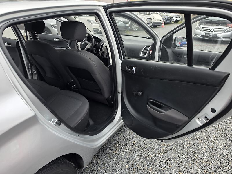 Hyundai i20 1.4 i Klimatizace  - fotka 9 z 14