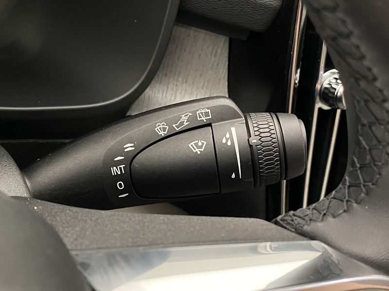Volvo XC40 B4 DARK ULTRA AUT CZ - fotka 23 z 60