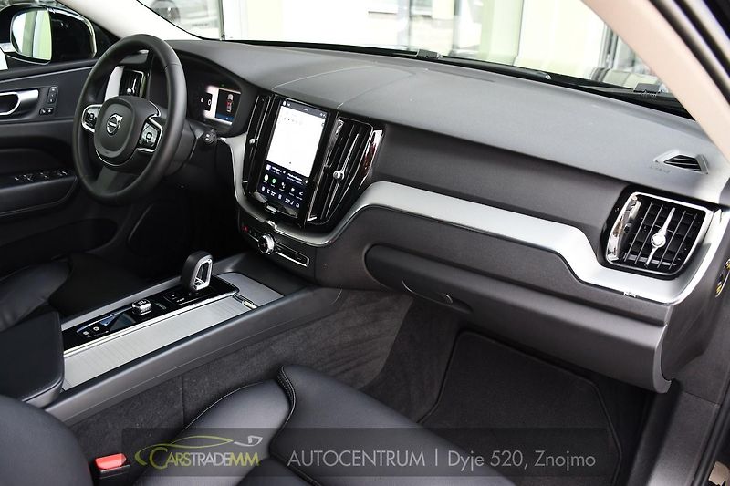 Volvo XC60 2.0T8 R-Desing RECHARGE - fotka 15 z 54
