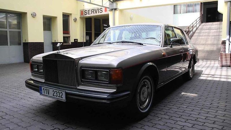 Rolls-Royce Silver Spirit.